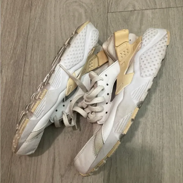 Nike The huarache Women's White and Cream Sneakers - Image 2