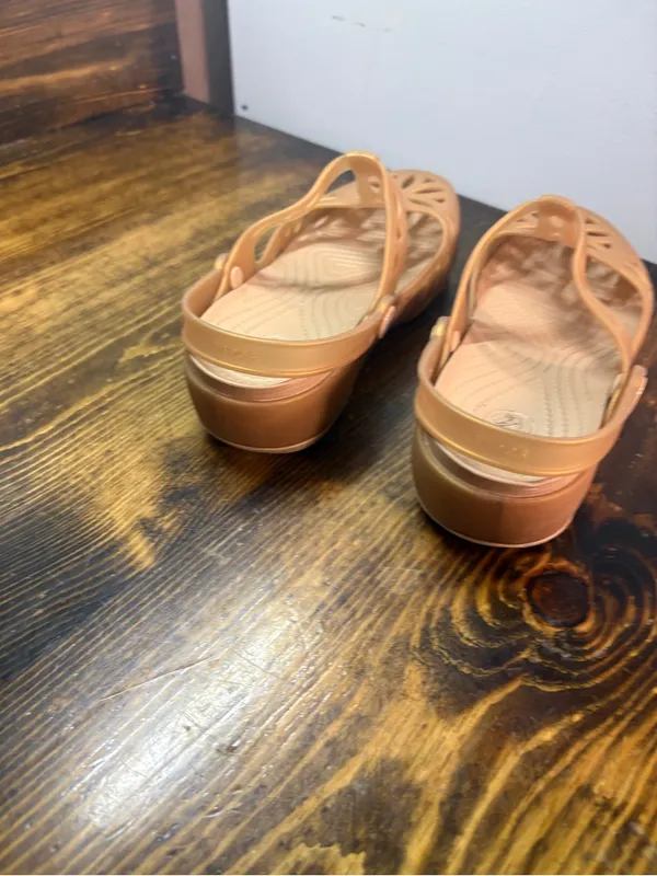 Crocs gold mules size 5 - Image 5