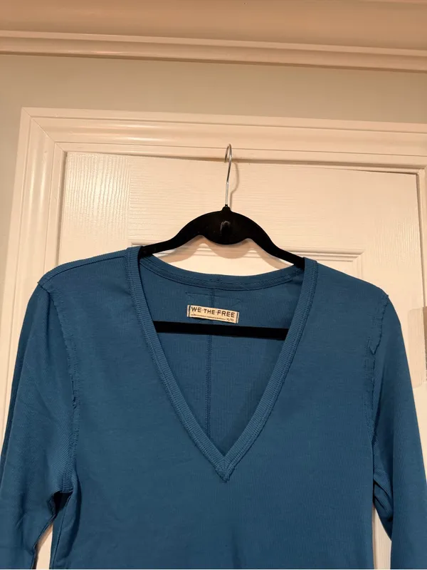 NWOT We The Free Size L Free People Ribbed V-Neck Long Sleeve Fitted Top Raw Hem - Image 2