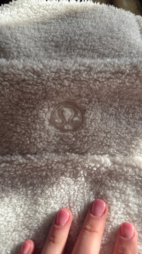 Lululemon Sherpa Pullover - Image 4