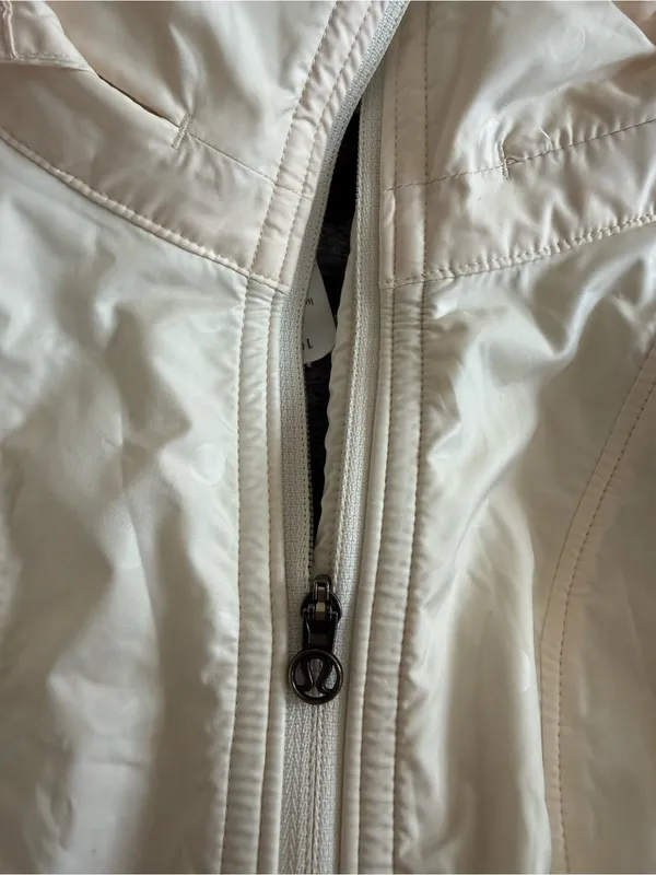 Lululemon Kanto Catch Me Run Jacket size 10 - Image 4