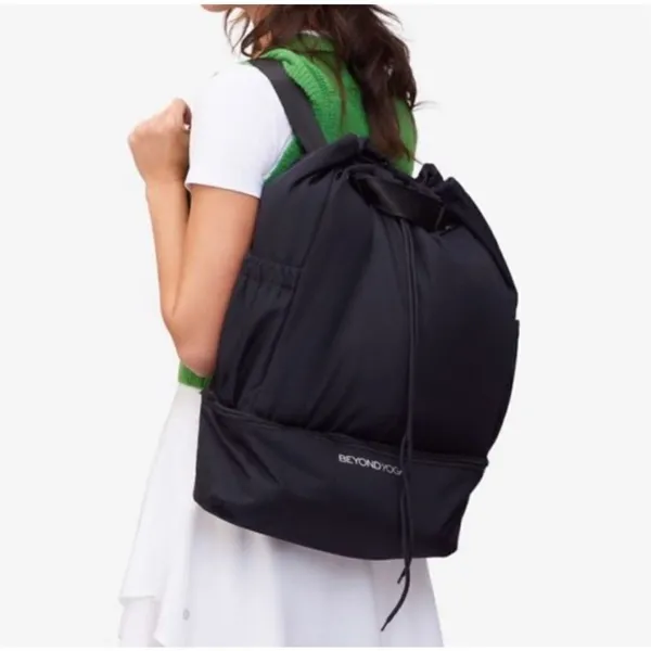 Beyond Yoga black convertible travelcore gym bag - Image 5
