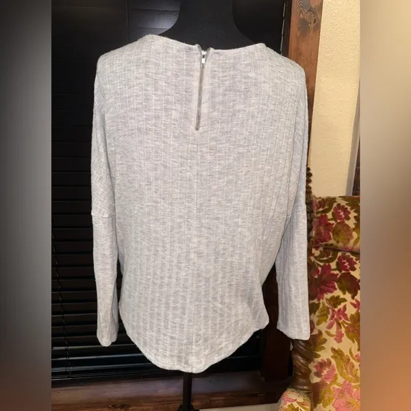 Green Envelope Gray Ribbed Sweater Scoop Neck Size Medium - Image 4