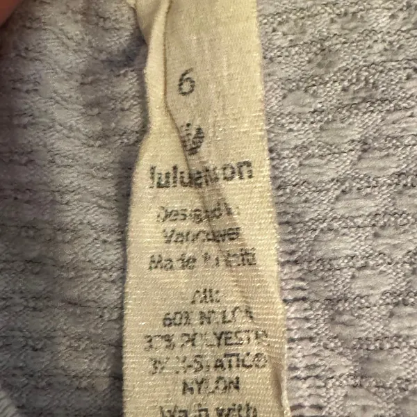 Lululemon top has some staining on it size‎ 6 - Image 5