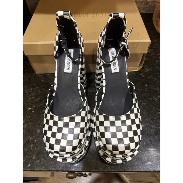 The Steve Madden Charlize Platform Pump in black and white Checkered Size 8.5 - Image 4