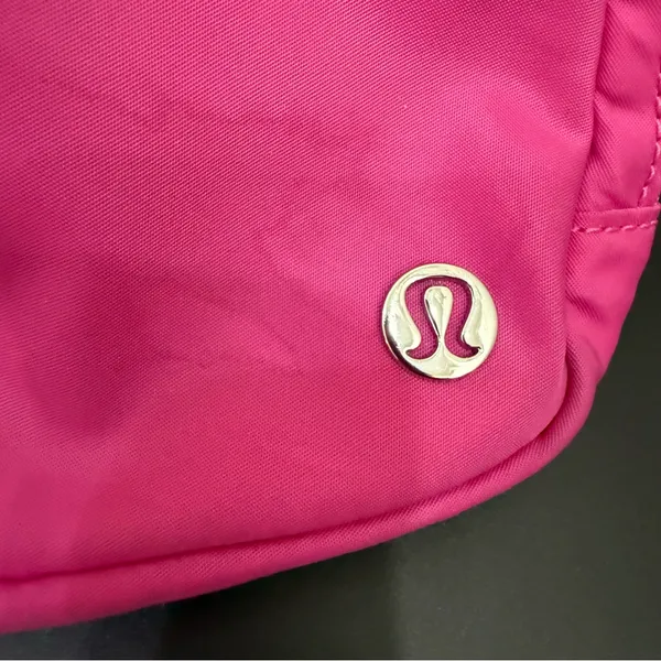 LULULEMON Athletica Everywhere Belt Bag 1L Sonic Pink - Image 7