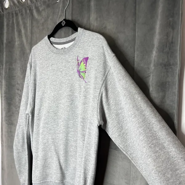 Fruit of the Loom Butterfly‎ Embroidered Sweatshirt Gray Crewneck Womens Medium - Image 5
