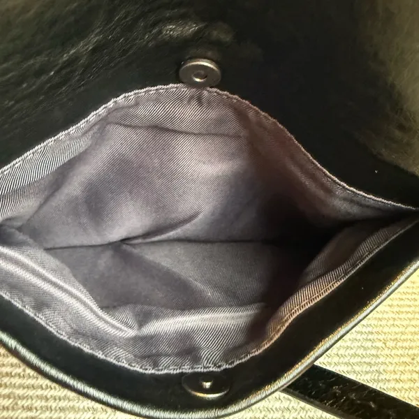 The Sak Black Messenger Bag 100% leather zipper and magnetic closure - Image 7