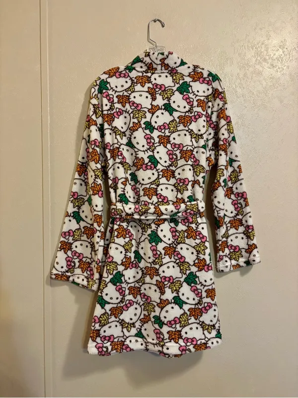 NWT Hello Kitty Hello Fall Plush Robe sz L - Image 2