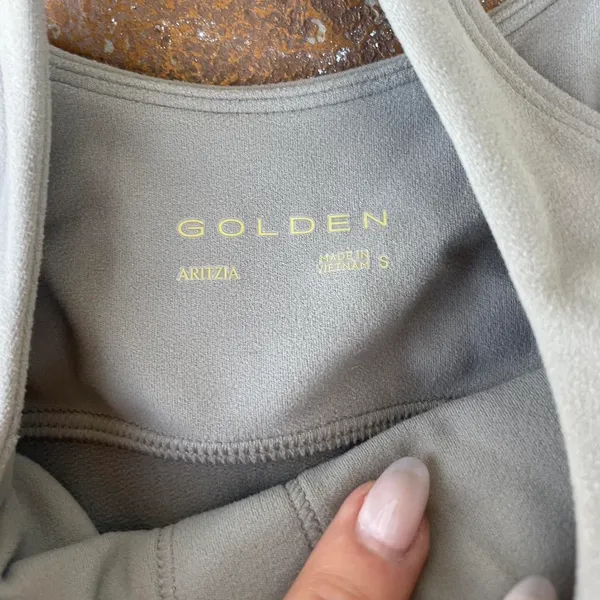 Aritzia golden athletic beige cropped top sz s / has a built in bra - Image 3