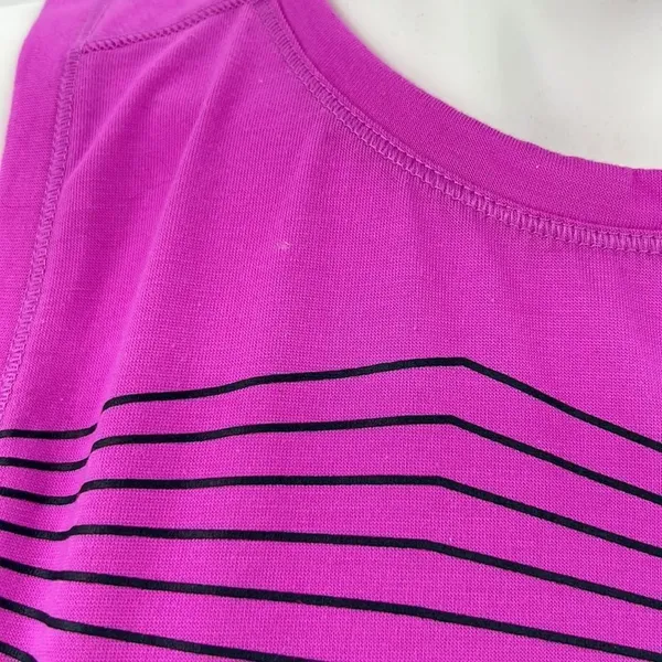 Under Armour sleeveless magenta tank size small - Image 4