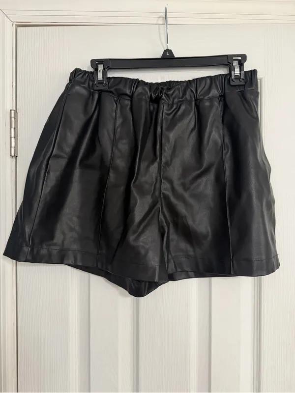 TopShop Women's Faux high rise Leather Black Elastic-Waist Shorts size 8 - Image 3
