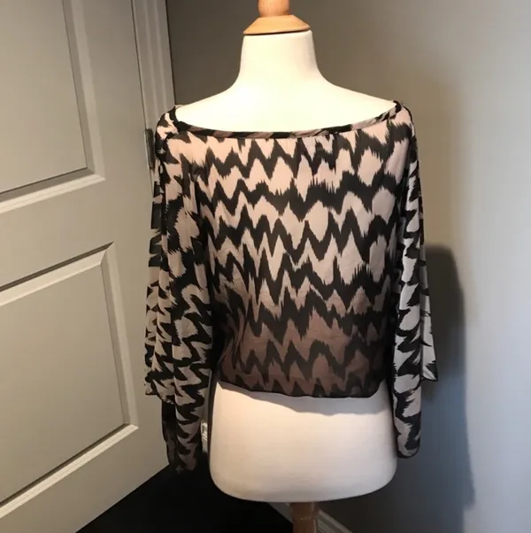 Romeo & Juliet Couture Ombre Pattern Blouse - Image 2