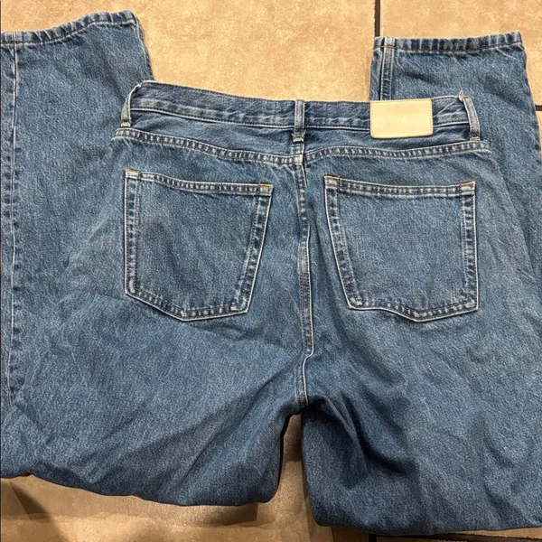 Everlane Medium Wash Cheeky Straight Jean - Image 4