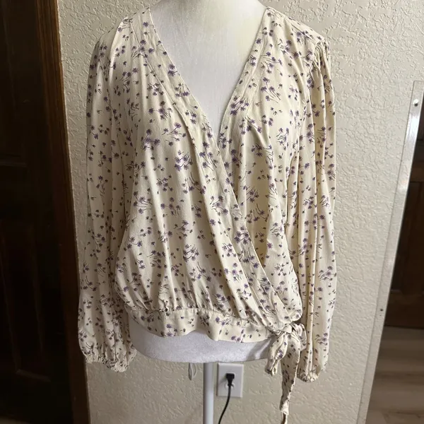 American Eagle Wrap Top Womens XL Cream Purple Floral Long Sleeve Viscose Blouse - Image 8