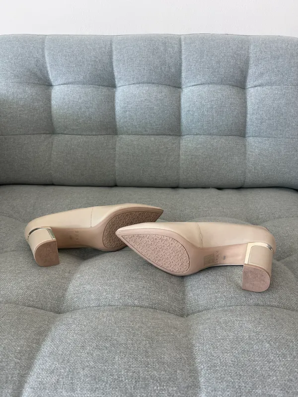 DKNY Nude Pointy Heels - Image 10