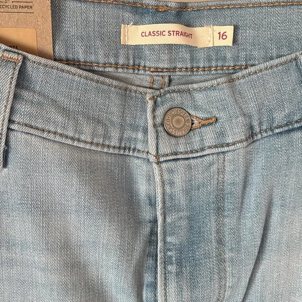 NWT mid rise classic straight Levi’s Light Blue Denim size 16 med 33 x 30 - Image 3