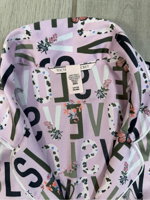 Victoria's Secret Lavender 'LOVE' Button-Up Pajama Top - Image 5