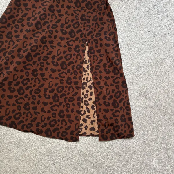 SHEIN Brown Leopard Print Midi Skirt with Side Slit - Image 2