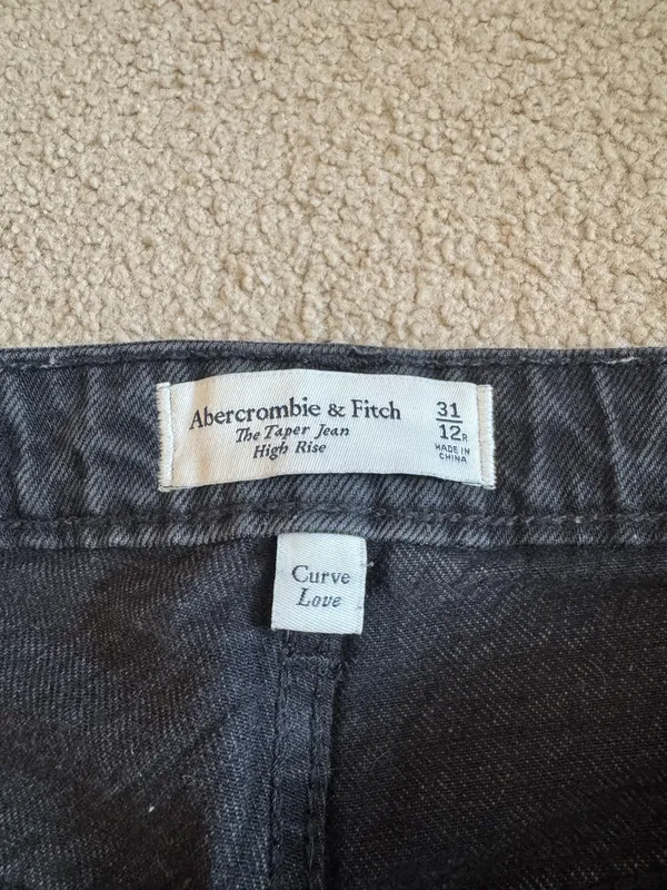 Curve Love Abercrombie High-Rise Taper Jeans - Image 4