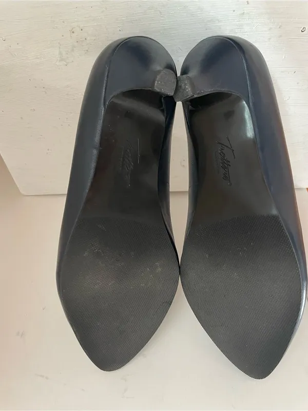 Trotters Classic Women's Navy Low Heel Pumps 6.5WW - Image 4