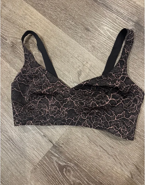 Lululemon Like Nothing Spanish Rose Black Sports Bra sz 34D - Image 2