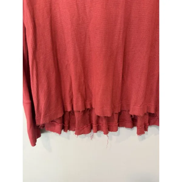 FREE PEOPLE LONG SLEEVE MALIBU KNIT THERMAL HI-LOW TOP SHIRT Sz Medium 2259 - Image 4