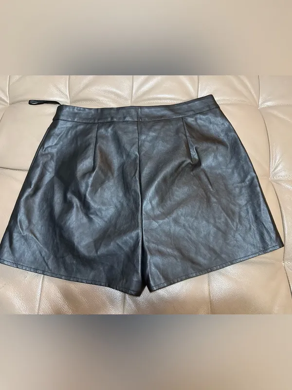 Missguided‎ Black Faux Leather High Waist Pleated Shorts - Image 2