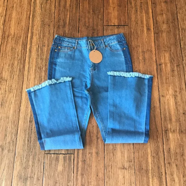 Light Wash Cropped Flare Jeans Raw Frayed Hem Button Fly Denim Size 31 - Image 8