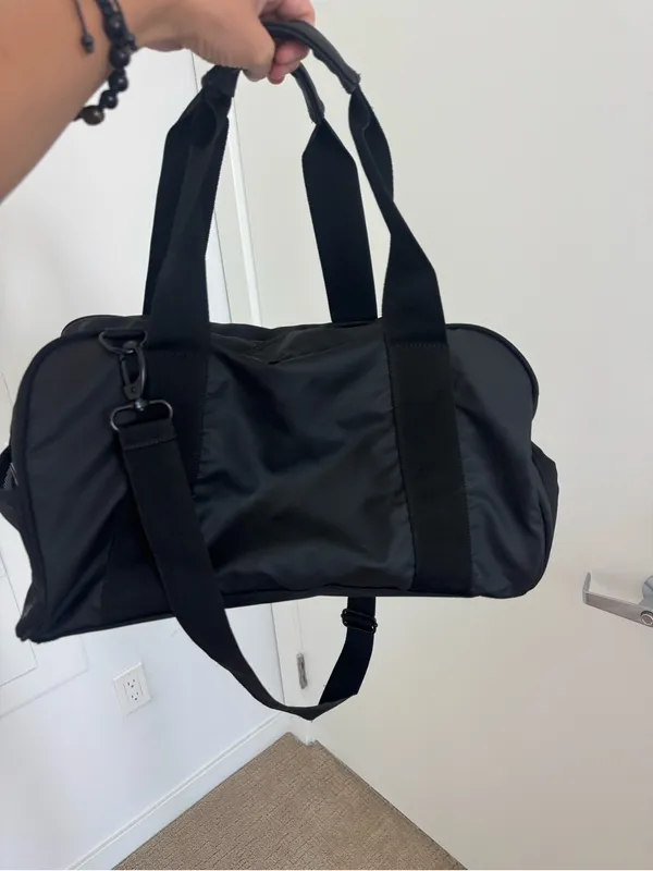 VOORAY Black Duffel Bag - Image 2