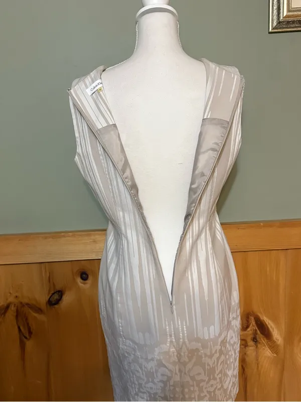 Calvin Klein Sleeveless Beige and White Textured Sheath Dress size 6 - Image 5