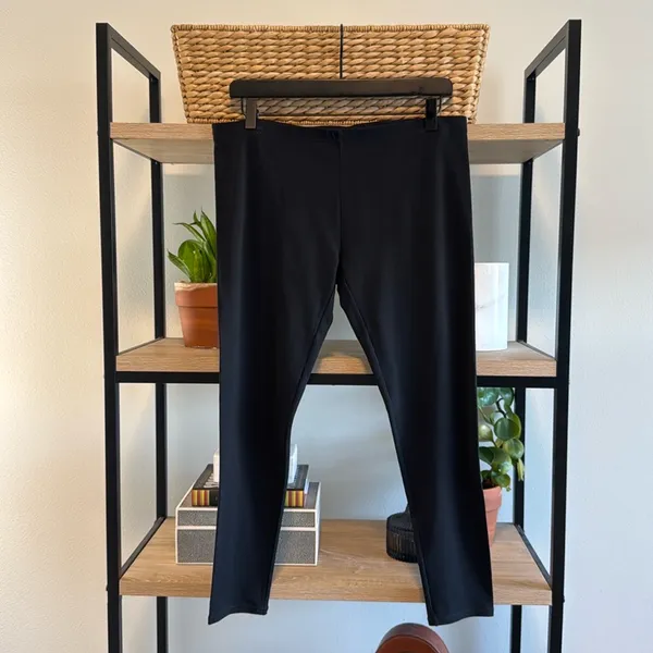 Athleta Mid-Rise Finesse Black Cropped Legging Pull On Pants, XL - Image 2