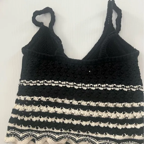 American Eagle Black & Cream Knit Crop Tank Top - Image 4