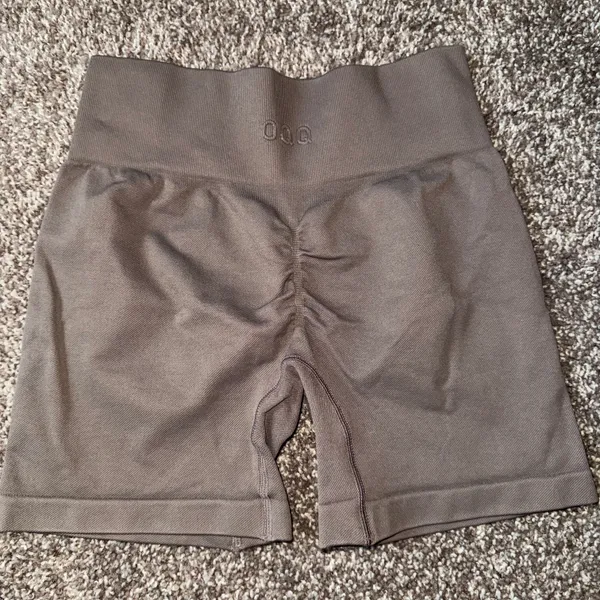 brown OQQ short Size M - Image 2