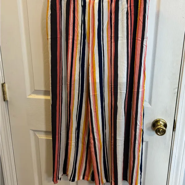 Xhilaration White Rayon Lined Top - Image 2