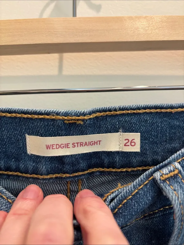 Levi’s Jeans Wedgie Straight Medium Wash Size 26 - Image 6