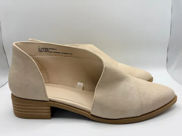 Universal Thread Women’s Size 7 Beige Cutout D’Orsay Flats Low Heel Minimalist Shoes - Image 2