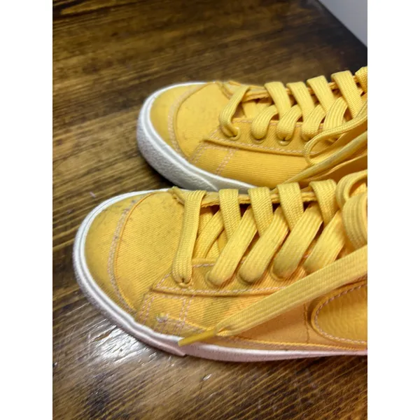 Nike‎ Yellow Sneakers Size 5.5 - Image 3