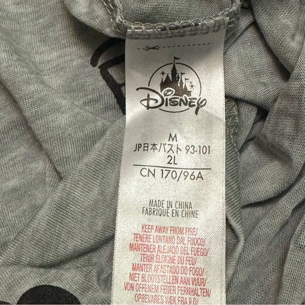 Disney Women’s Gray and Black Graphic Tee size M - Image 7