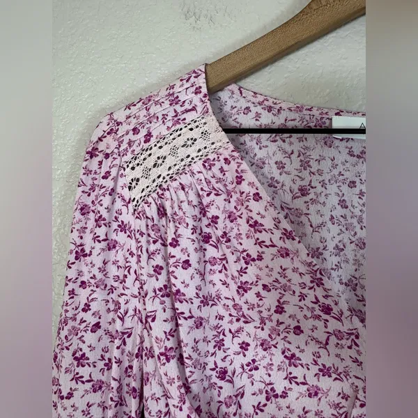 Astr The Label Pink Fuchsia Floral Smocked Lace Blouse size Medium $88 - Image 4