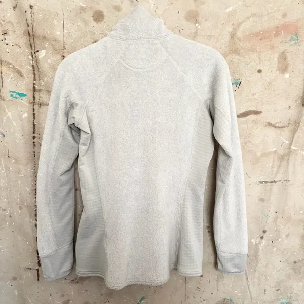 Patagonia R2 Jacket in Tailored Gray - Image 5