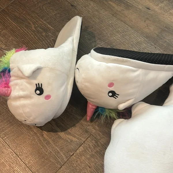 Unicorn Slippers Women’s Size‎ Large 9-10 With Unicorn Pillow - Image 5