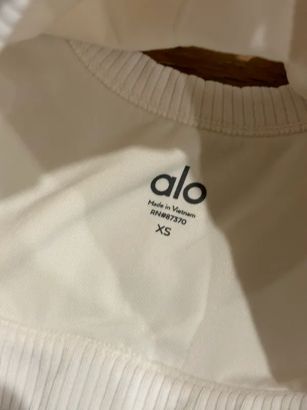 Alo Leggings And Sports Bra - Image 4