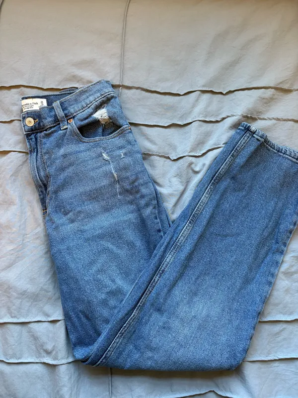 Abercrombie Ultra High-Rise 90s Jeans - Image 2
