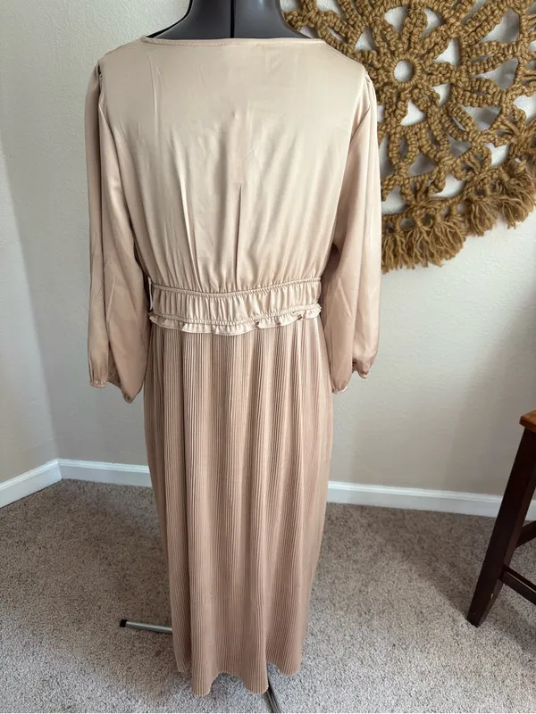 Baltic Born Beige V-Neck Long Sleeve Maxi Dress NWT - Image 5