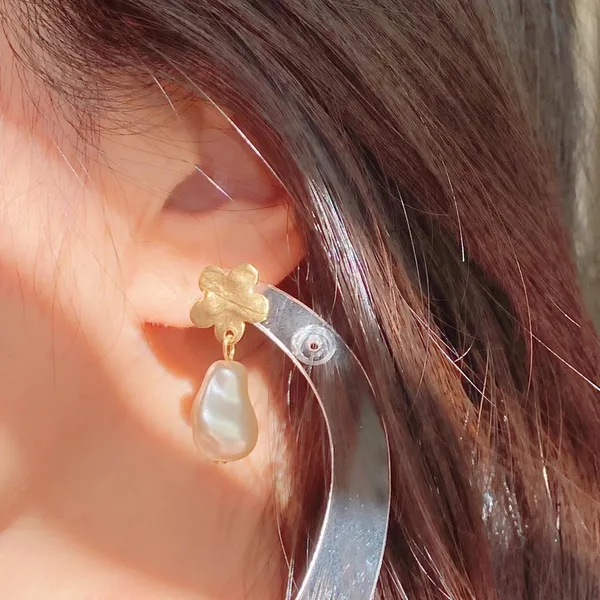 Handmade gold stainless flower baroque pearl dangle dangle earrings🌼 - Image 2