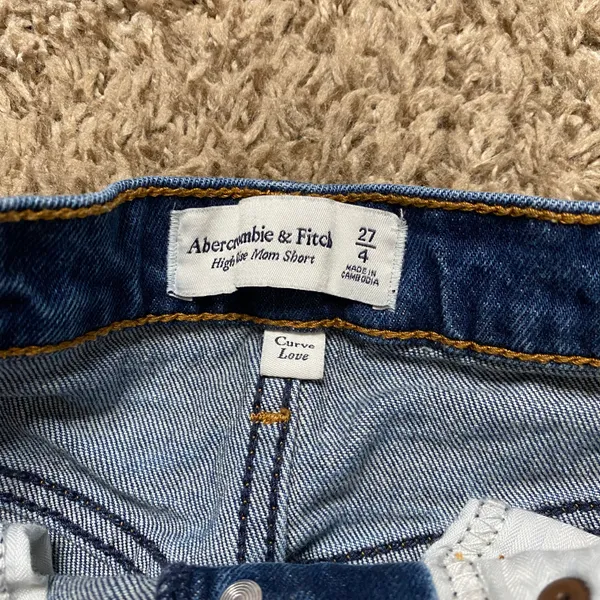 Abercrombie High Rise Mom Short Curve Love - Image 3