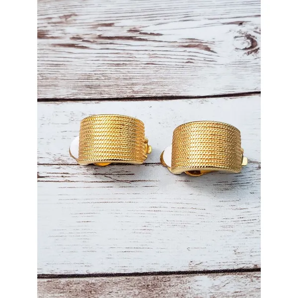 Vintage Clip On Earrings - Stunning Patterned Chunky Hoops Gold Tone - Image 8
