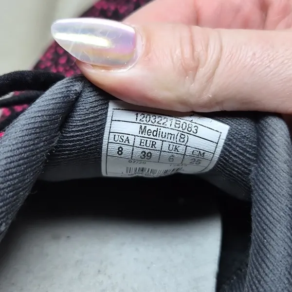 Brooks Women's Black and Pink Trainers - Image 6