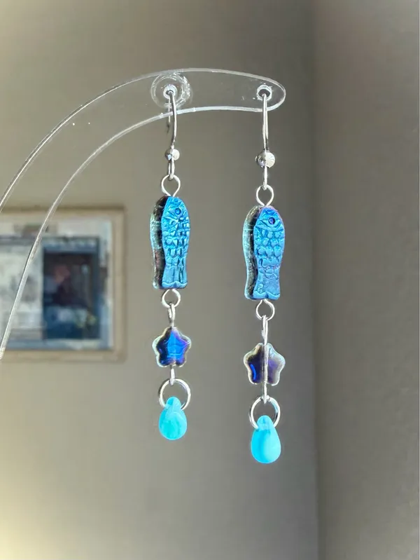 Handmade quality Czech glass beads fish/srar & teardrop dangle earrings💚⭐️🐟💕 - Image 2
